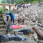 देवप्रयाग में बड़ा हादसा टला: मलबे की चपेट में आने से सांसद अनिल बलूनी और विधायक विनोद कंडारी बाल-बाल बचे