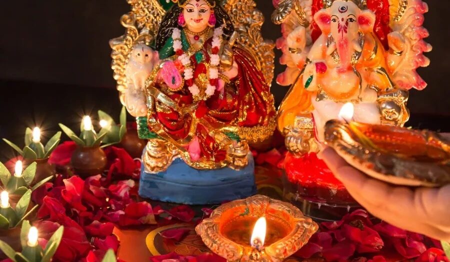 दीवाली पर माँ लक्ष्मी की पूजा कैसे करें