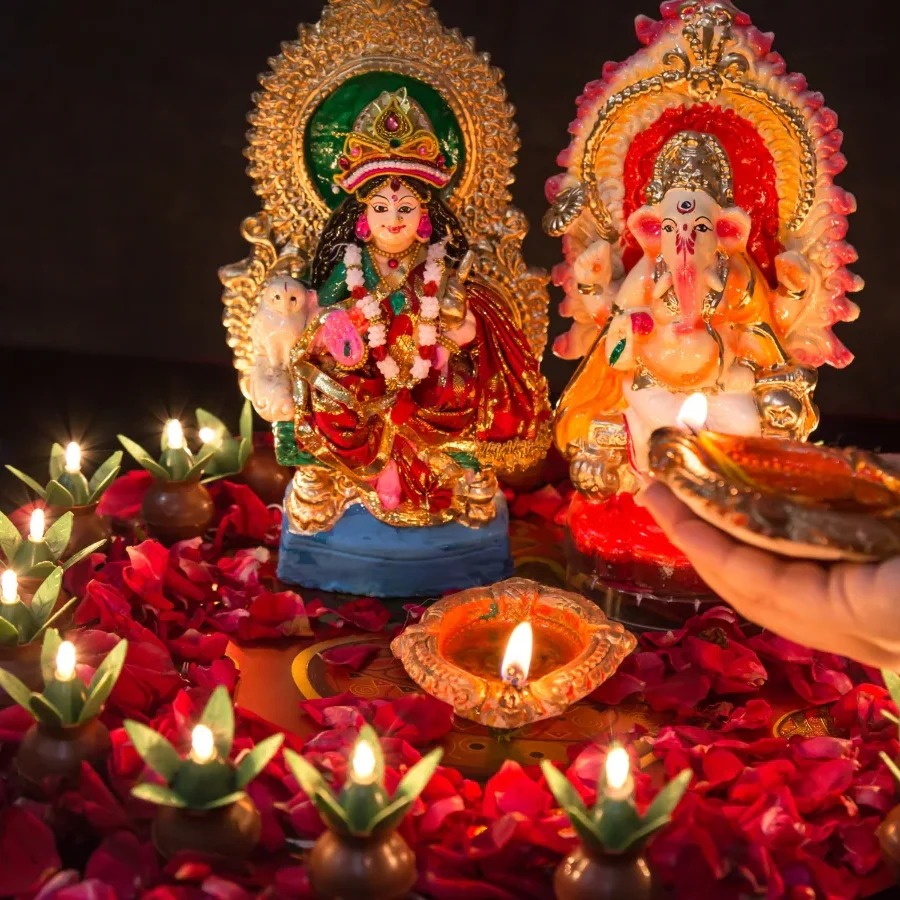 दीवाली पर माँ लक्ष्मी की पूजा कैसे करें