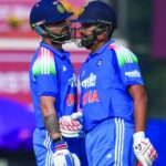 गढ़चिरौली में पुलिस बल को बड़ी कामयाबी, 82 लाख के इनामी 11 नक्सलियों का सरेंडर