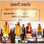 मोबाइल पर हज़ारों दोस्त, लेकिन ‘सहारा’ कोई नहीं, ‘झूठी’ जिन्दगी क्यों जी रहे हैं आज के युवा ?