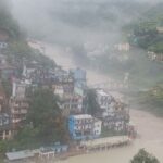 उत्तरकाशी में बर्फबारी से बिगड़े हालात, 97 ट्रेकर्स अब भी फंसे, 40 लोगों का सुरक्षित रेस्क्यू
