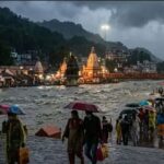 प्रेमानंद महाराज के आश्रम पर उठे सवाल विराट कोहली को 5 करोड़ में बुलाने का दावा